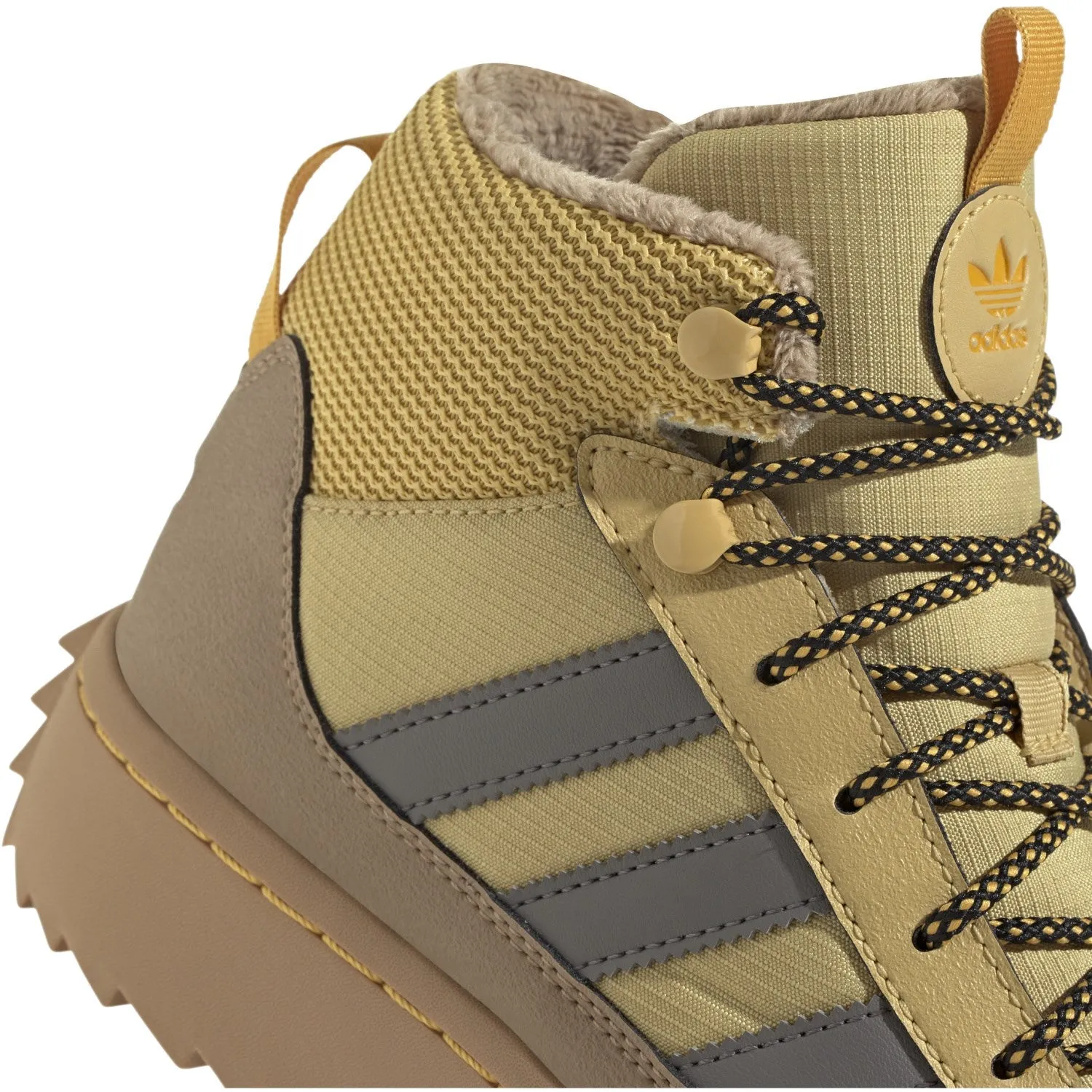 adidas Originals Oat/Charcoal/Core Black Superstar Winter Trek J Stiefel