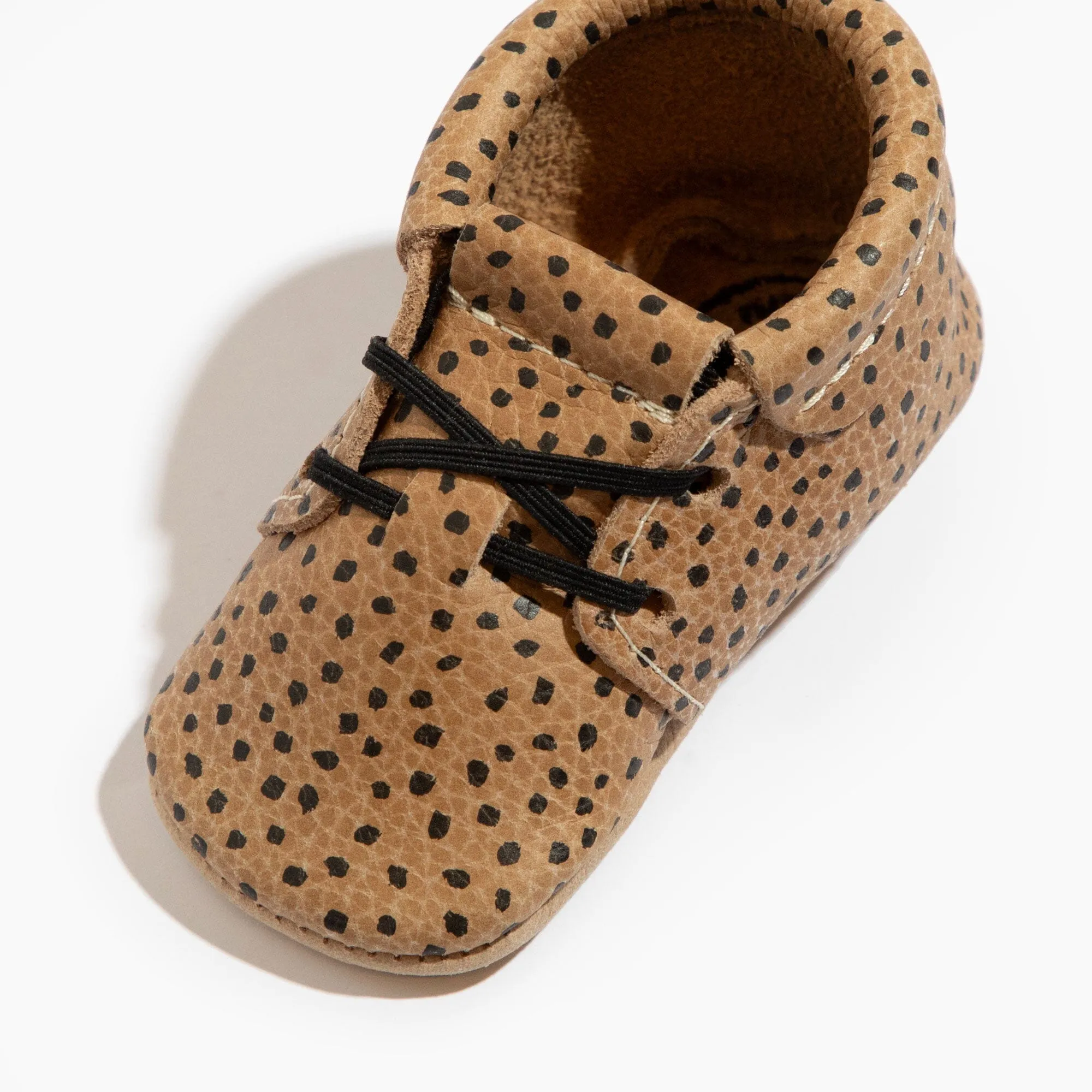 Oxford Babyschuh mit Mandel-Tupfen