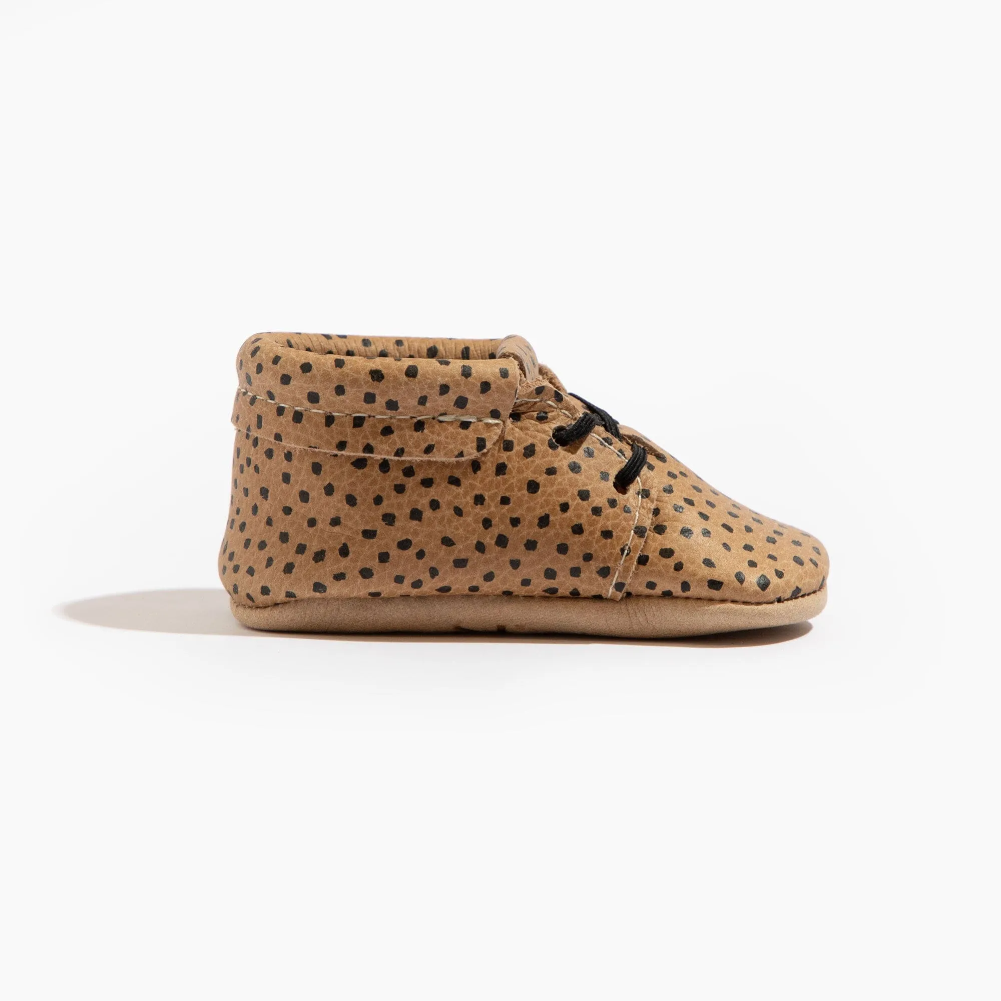 Oxford Babyschuh mit Mandel-Tupfen