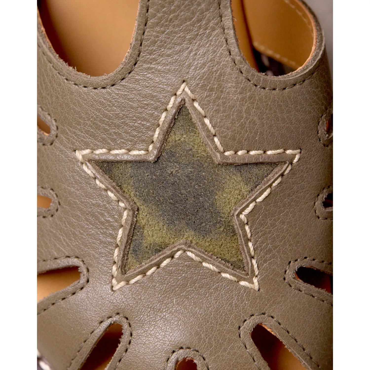 Angulus Forrest/Marshland Druck Leder Sandale Mittel Sternendetail