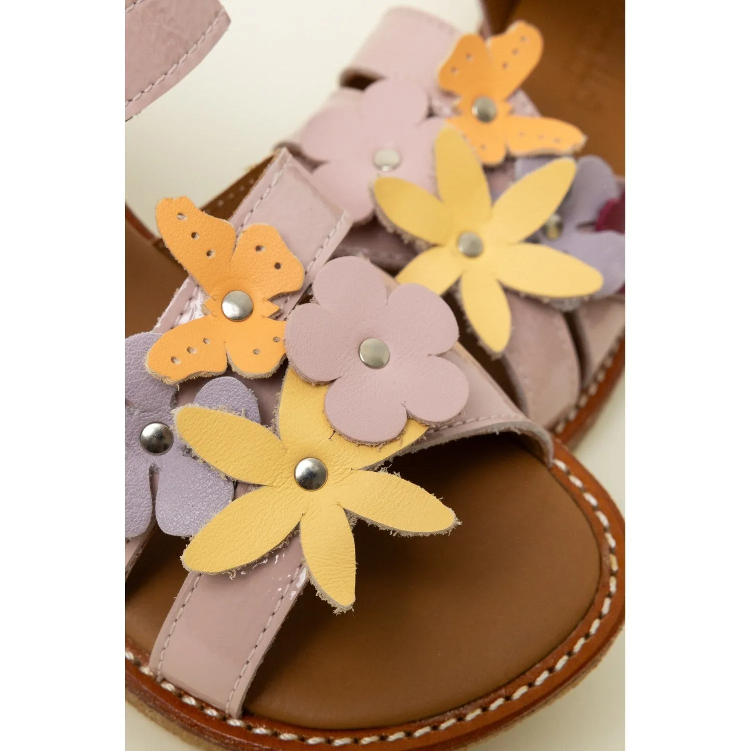 Angulus Rosebud Sandale mit mehrfarbigen Blumenapplikationen