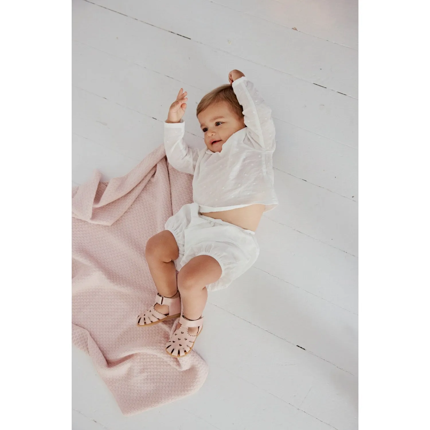 Angulus Rosebud/Rosebud Barnets Erster Sandalen mit ausgestanztem Herz-Muster