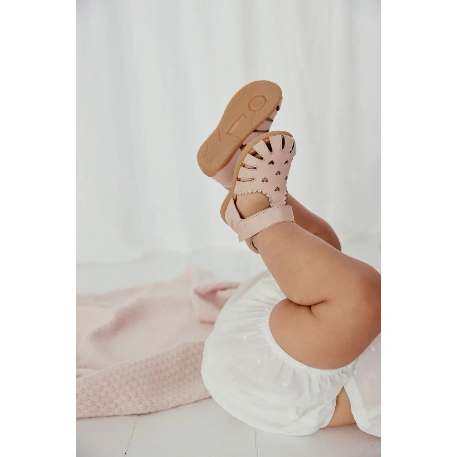 Angulus Rosebud/Rosebud Barnets Erster Sandalen mit ausgestanztem Herz-Muster