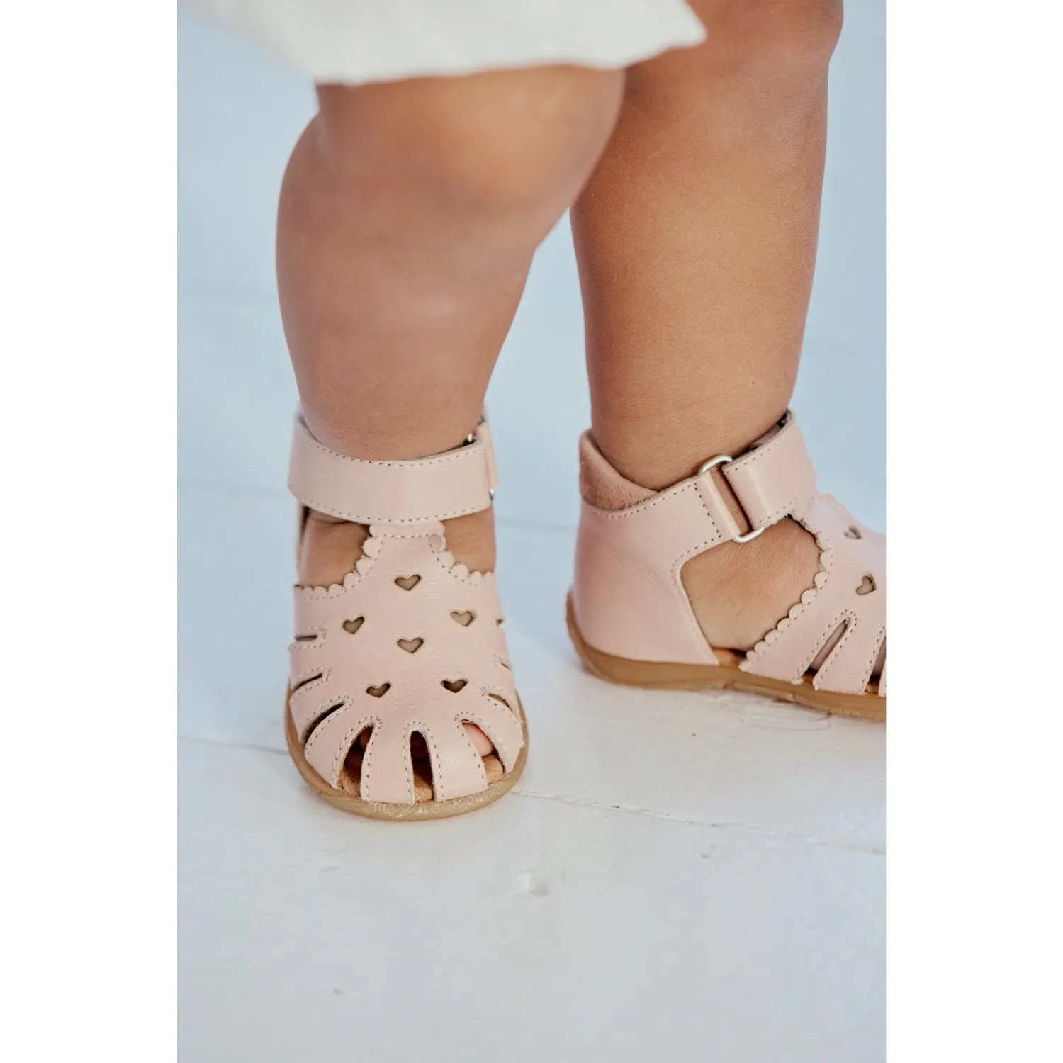 Angulus Rosebud/Rosebud Barnets Erster Sandalen mit ausgestanztem Herz-Muster