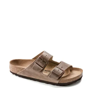 Birkenstock Arizona Sandale mit weicher Fußbettung aus geöltem Leder in Tabakbraun