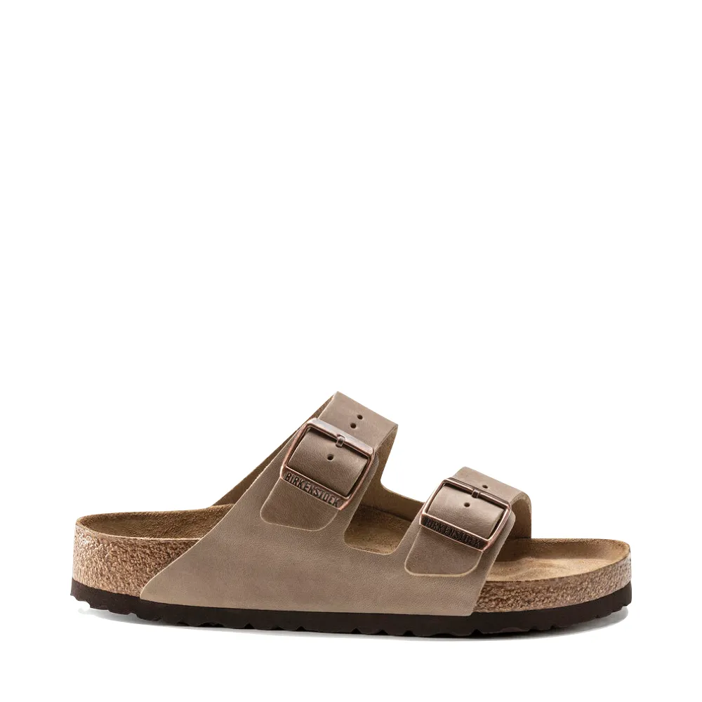 Birkenstock Arizona Sandale mit weicher Fußbettung aus geöltem Leder in Tabakbraun