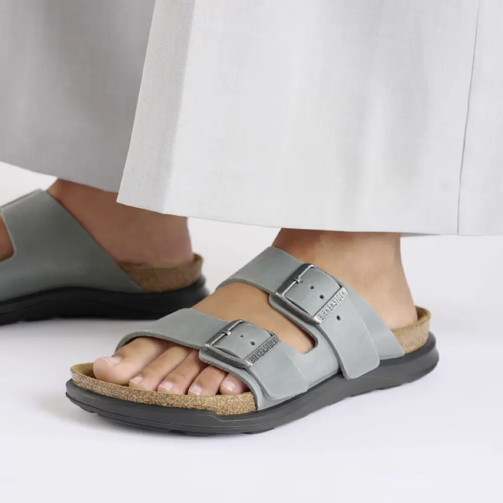 Birkenstock Damen Arizona Crosstown Robustes Ölleder-Sandalette in Basalt