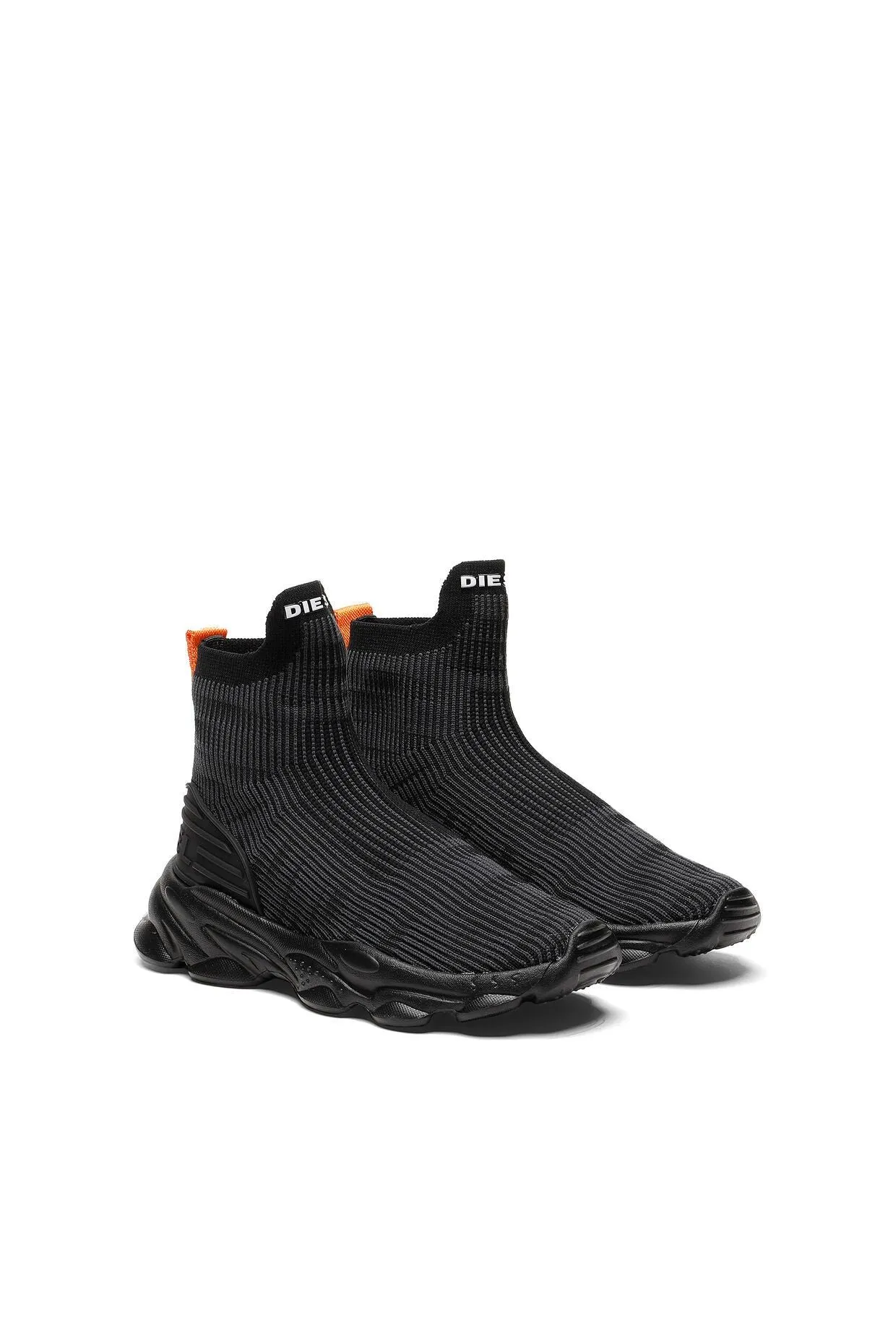 Schwarze Socken-Turnschuhe