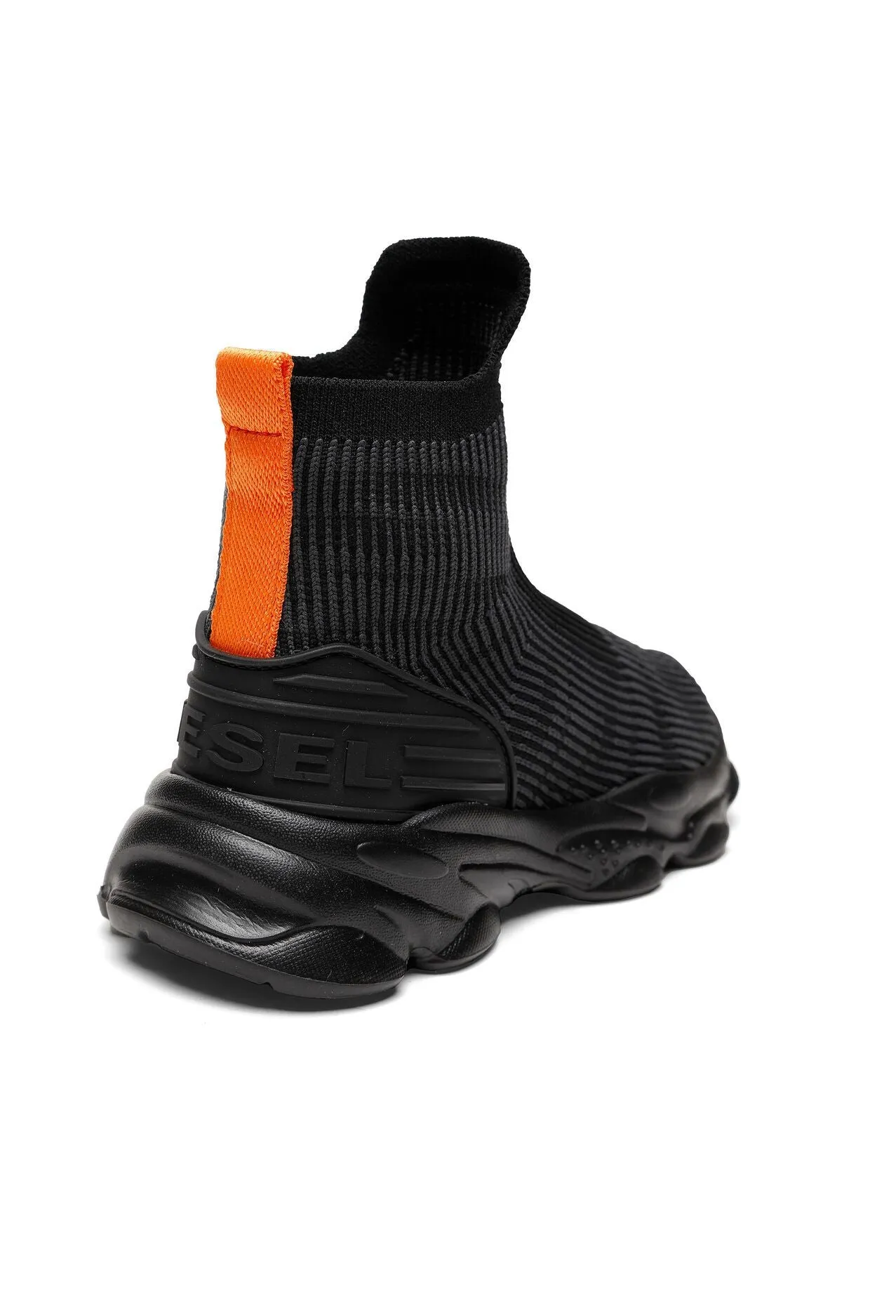Schwarze Socken-Turnschuhe
