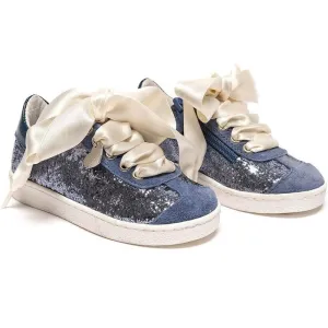 Blaue Glitzer-Turnschuhe