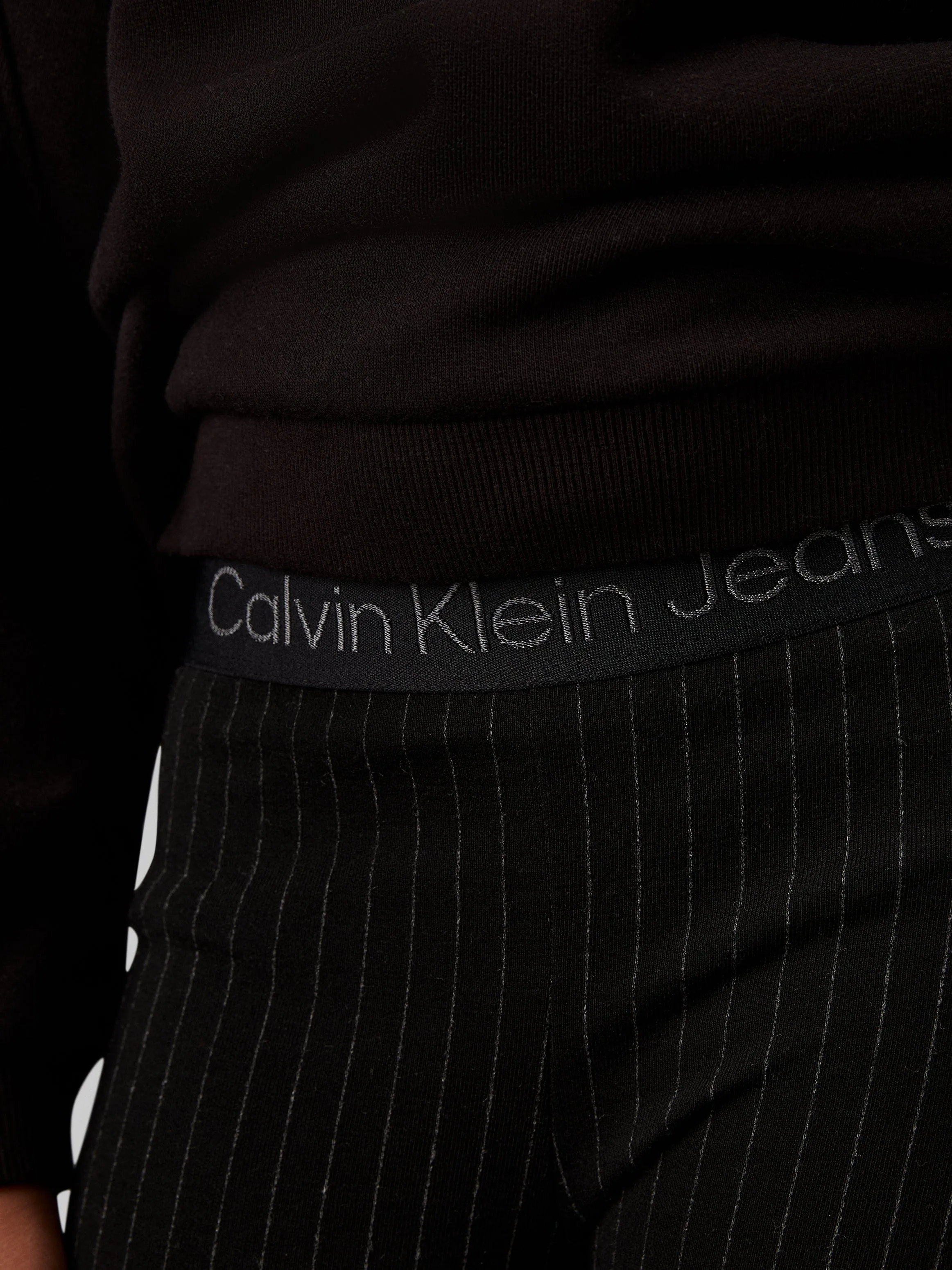 Calvin Klein Mädchen Nadelstreifen Schlaghose in Schwarz