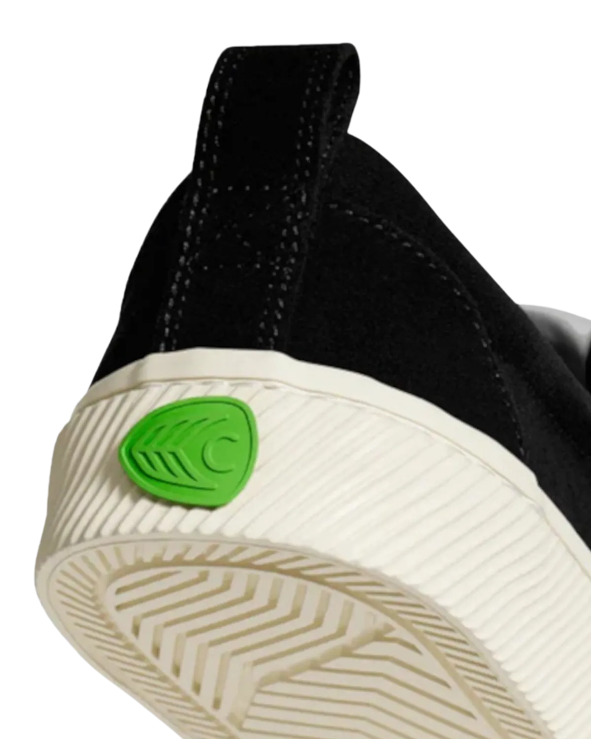 Cariuma Schuhe OCA Low Suede Schuhe in Schwarz