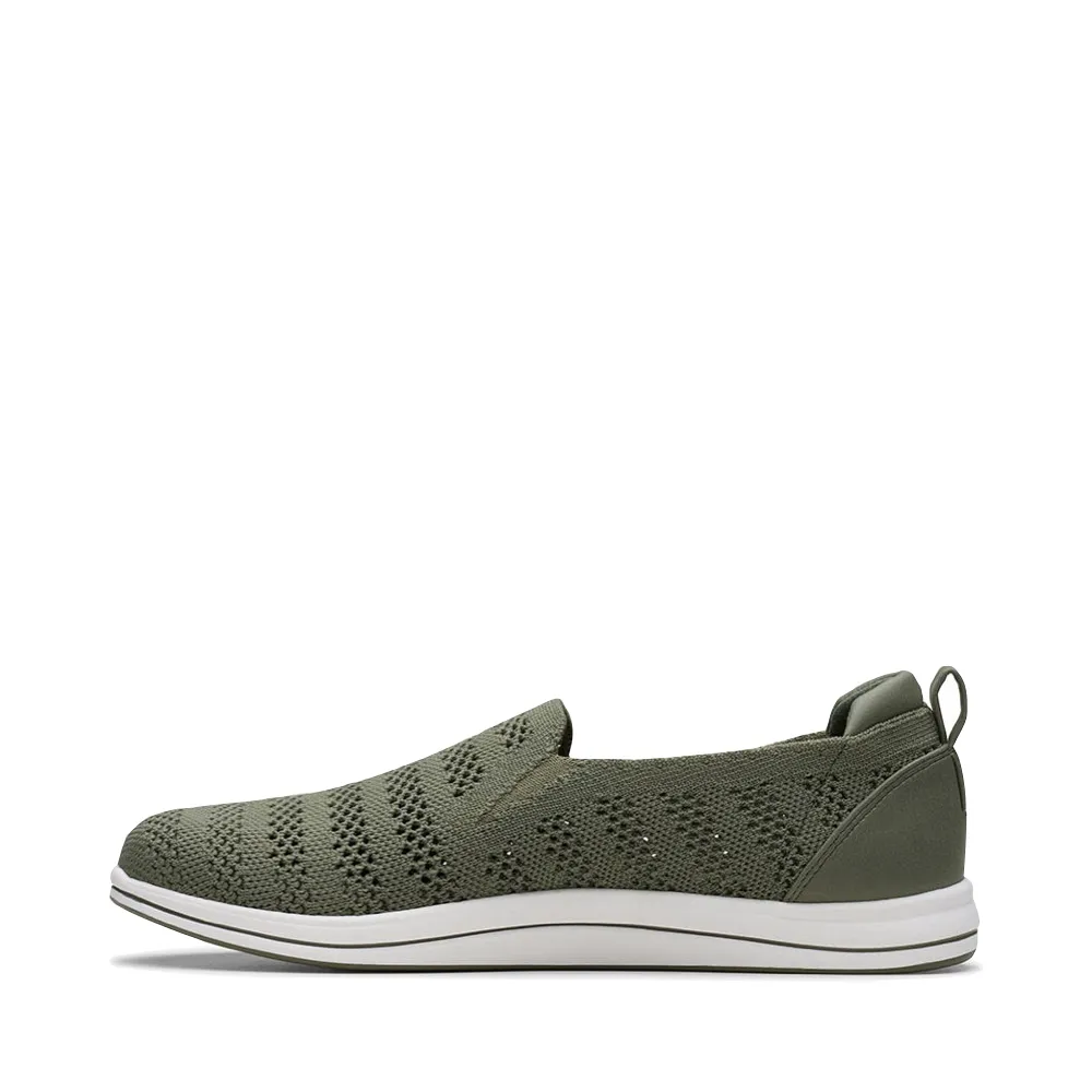 Clarks Damen Breezey Izzy Schlupfschuh in Olive