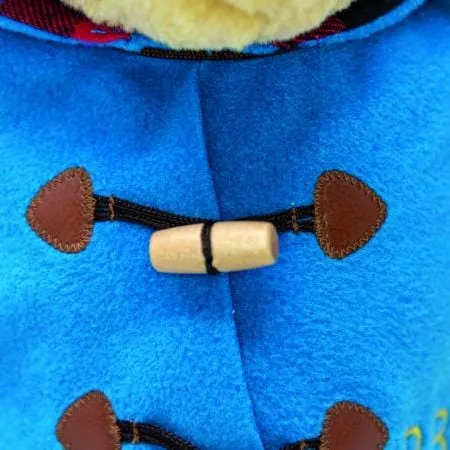 Klassischer Paddington Bär mit Stiefeln & Koffer