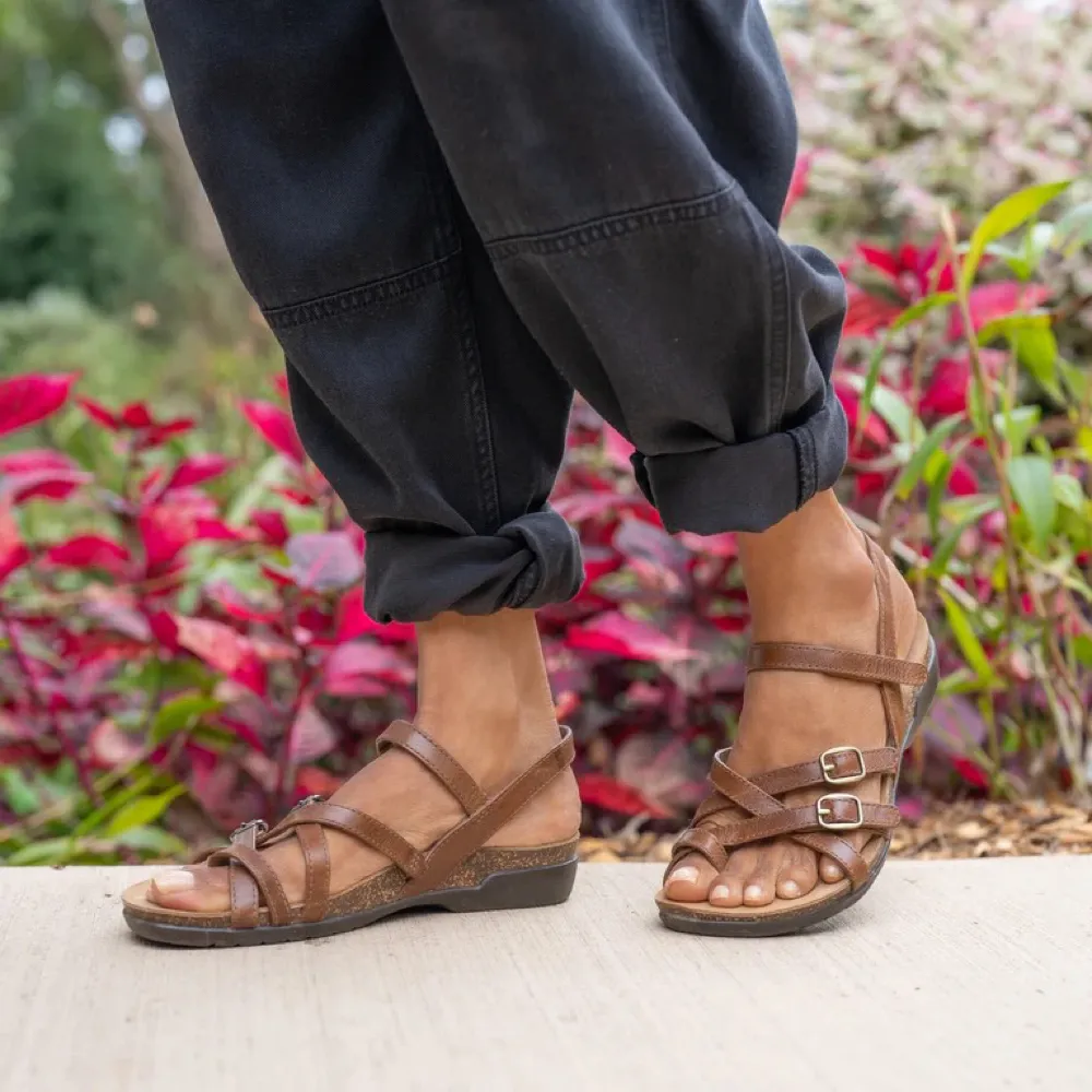 Dansko Damen Roslyn Riemchen-Ledersandalette in wachsigem Hellbraun