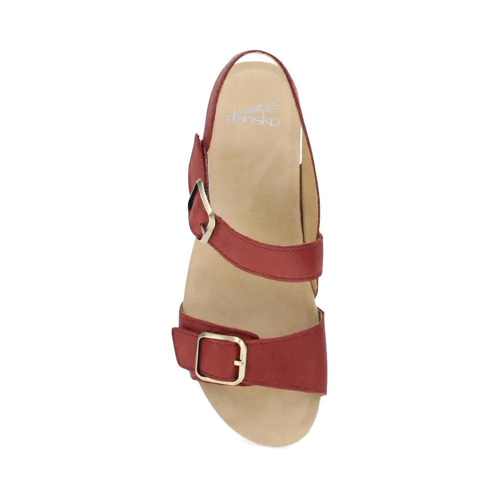 Dansko Damen Trinity Sandale mit Absatz in Cayenne gebürstetem Nubuk