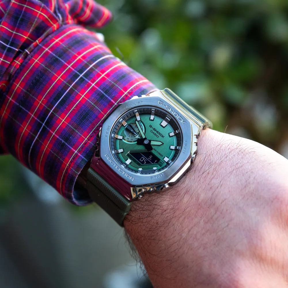 Digitale Damenuhren G-Shock GM2100B-3A Grüne Metallbeschichtung 'CasiOak'