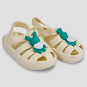 Grüne Häschensandalen