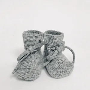 Weiße gestrickte Stiefeletten – Grau Melange