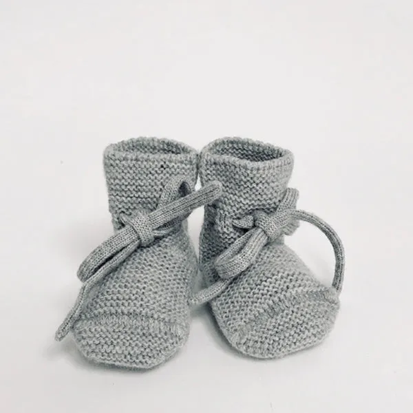 Weiße gestrickte Stiefeletten – Grau Melange