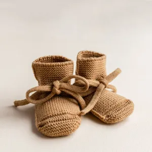 Weiße gestrickte Stiefeletten – Ocker