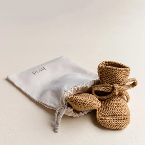 Weiße gestrickte Stiefeletten – Ocker