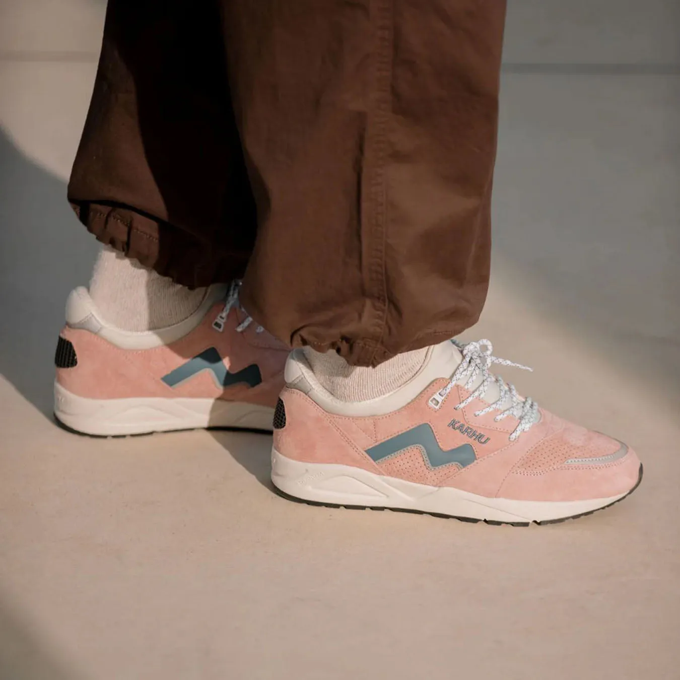 Karhu Damen Aria 95 Trainer Cameo Rose / Blauer Mirage