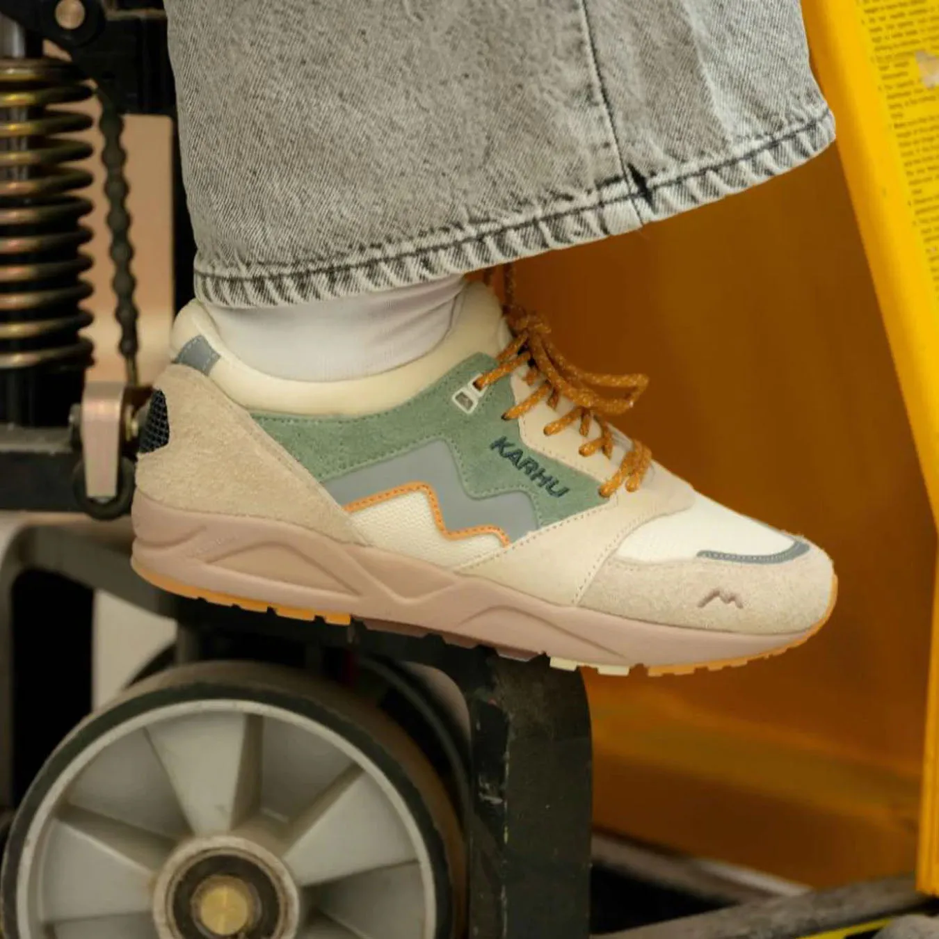 Karhu Damen Aria 95 Trainer Turteltaube / Eisberg Grün