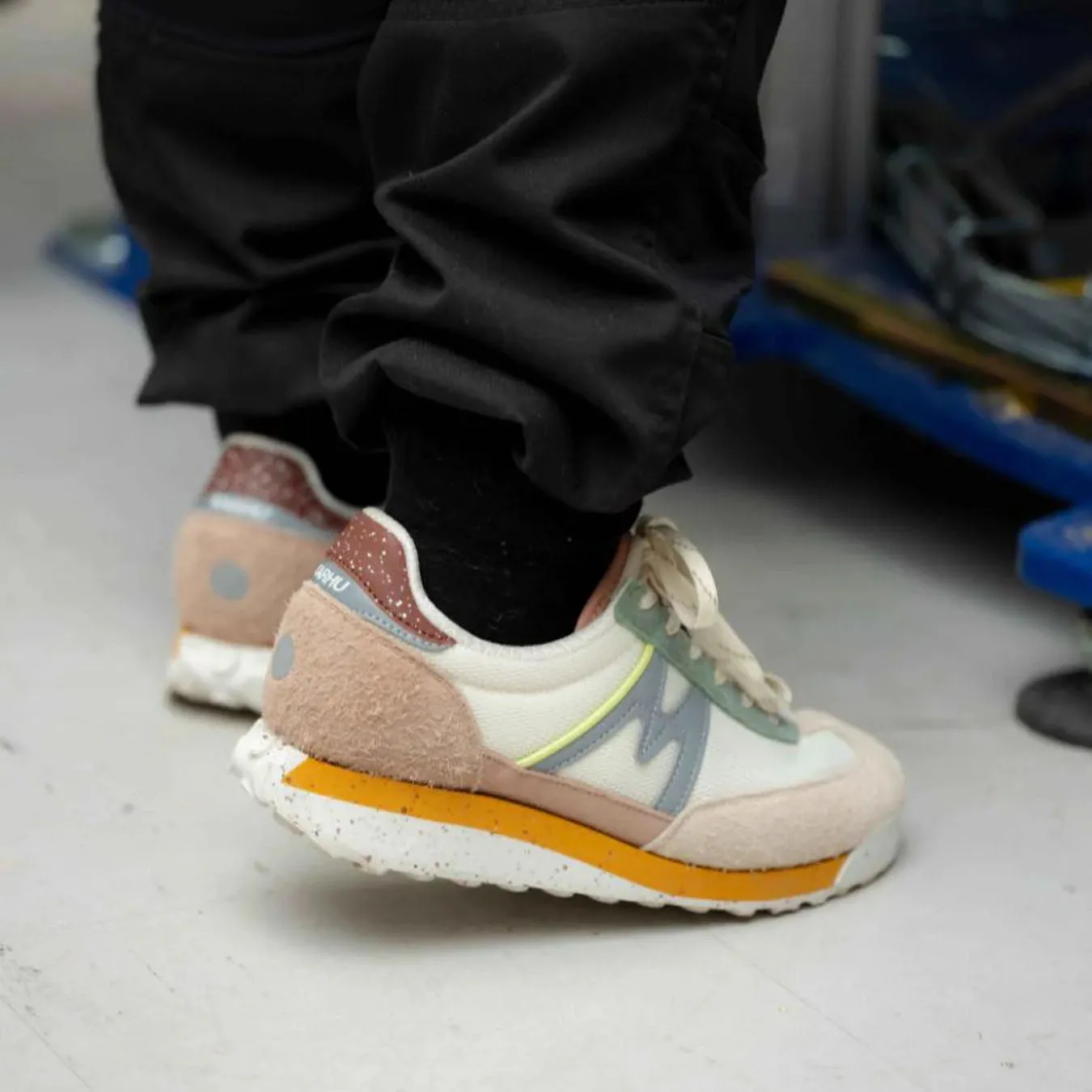 Karhu Damen Mestari Control Trainer Turteltaube / Eisberg Grün