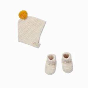 Gestrickte Haube & Stiefel-Set