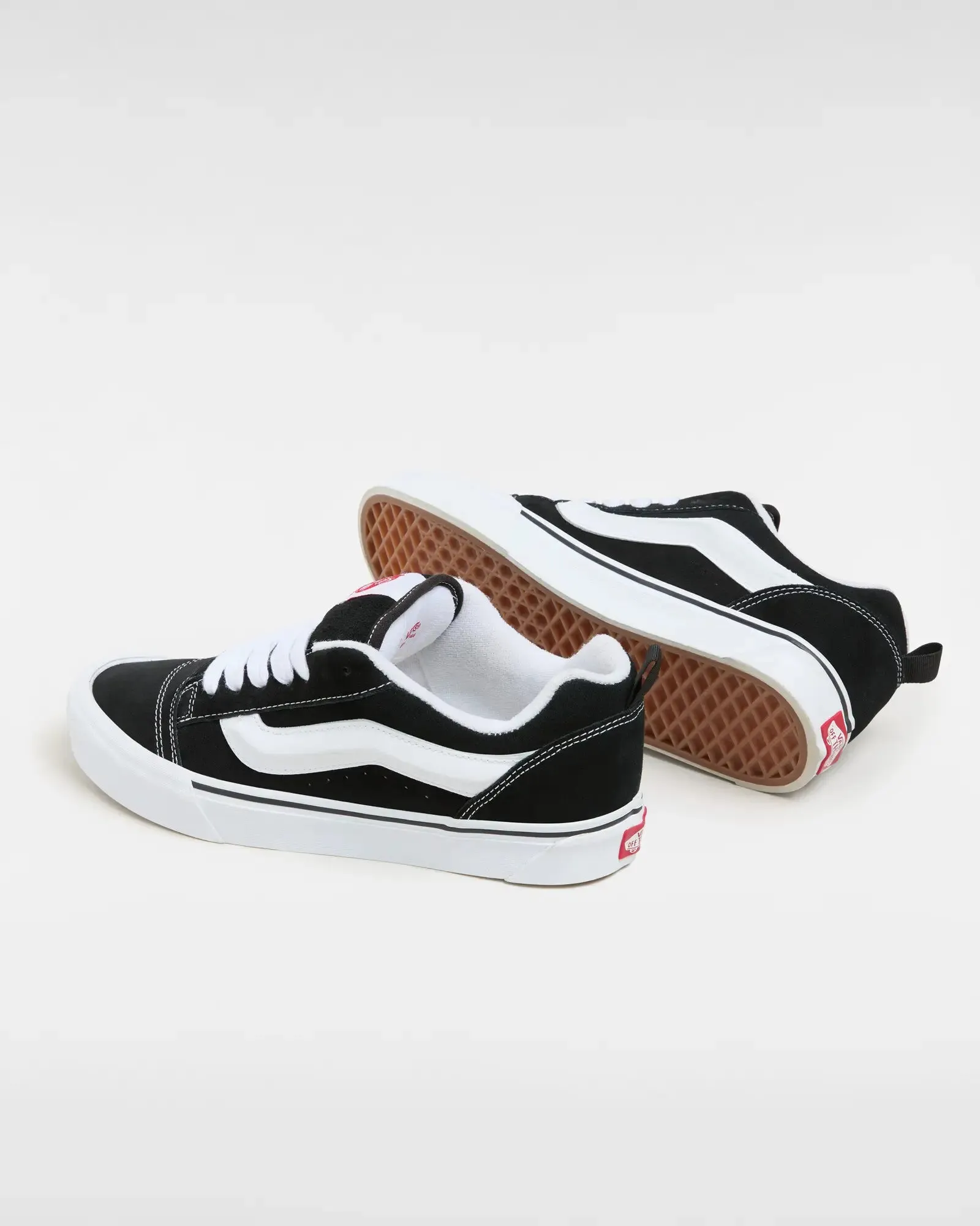 Knu Skool Schuhe in Schwarz & Reinweiß