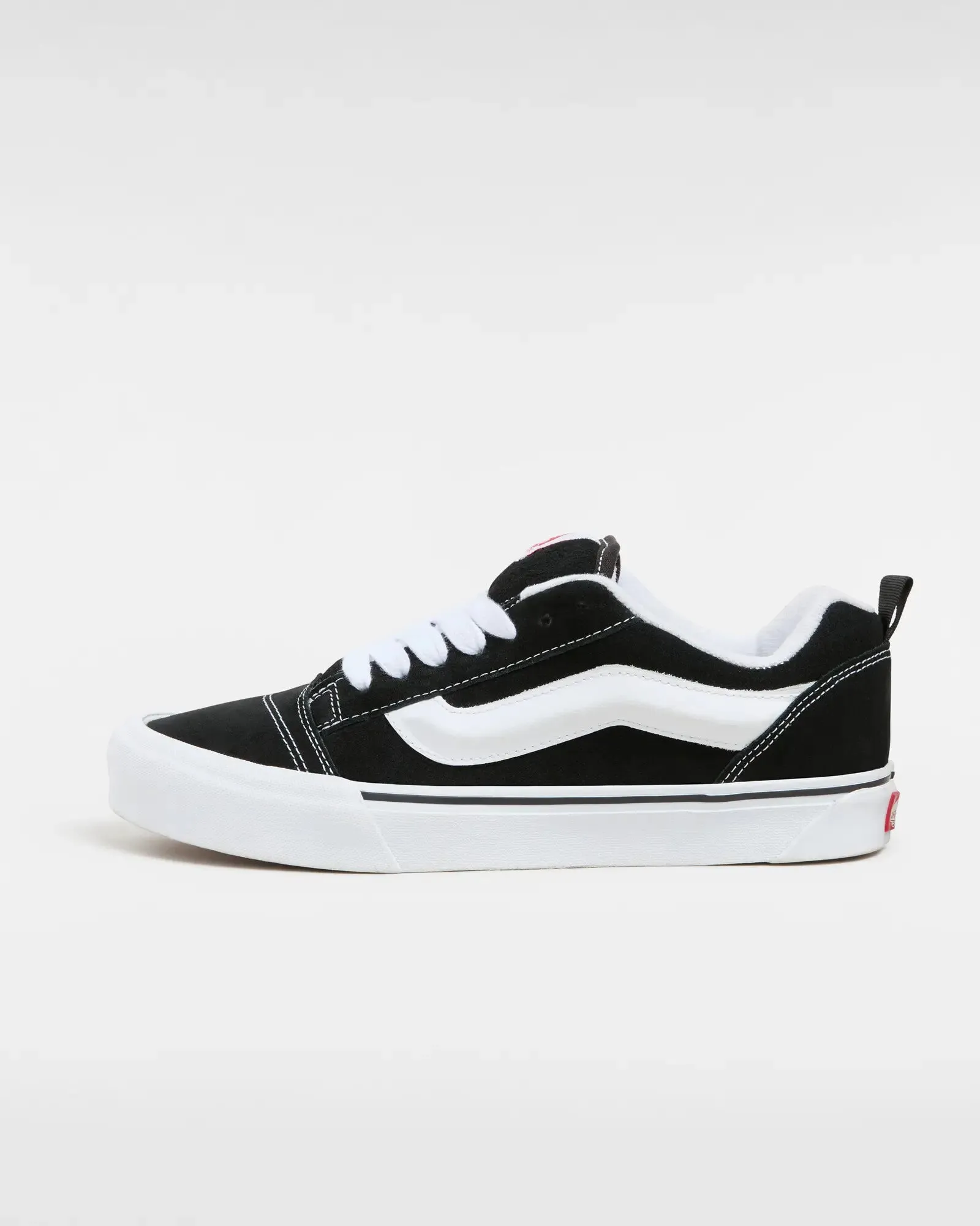 Knu Skool Schuhe in Schwarz & Reinweiß