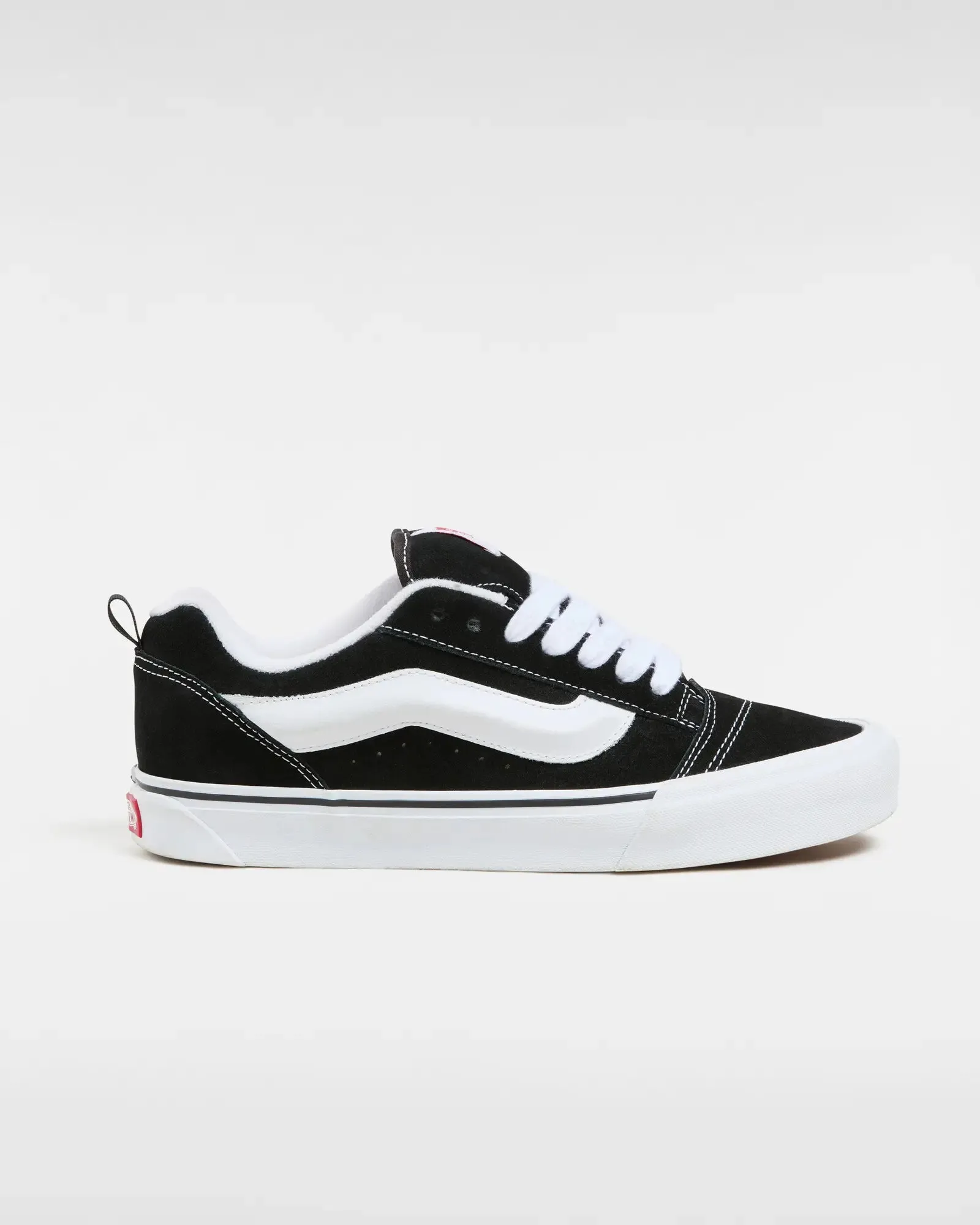 Knu Skool Schuhe in Schwarz & Reinweiß