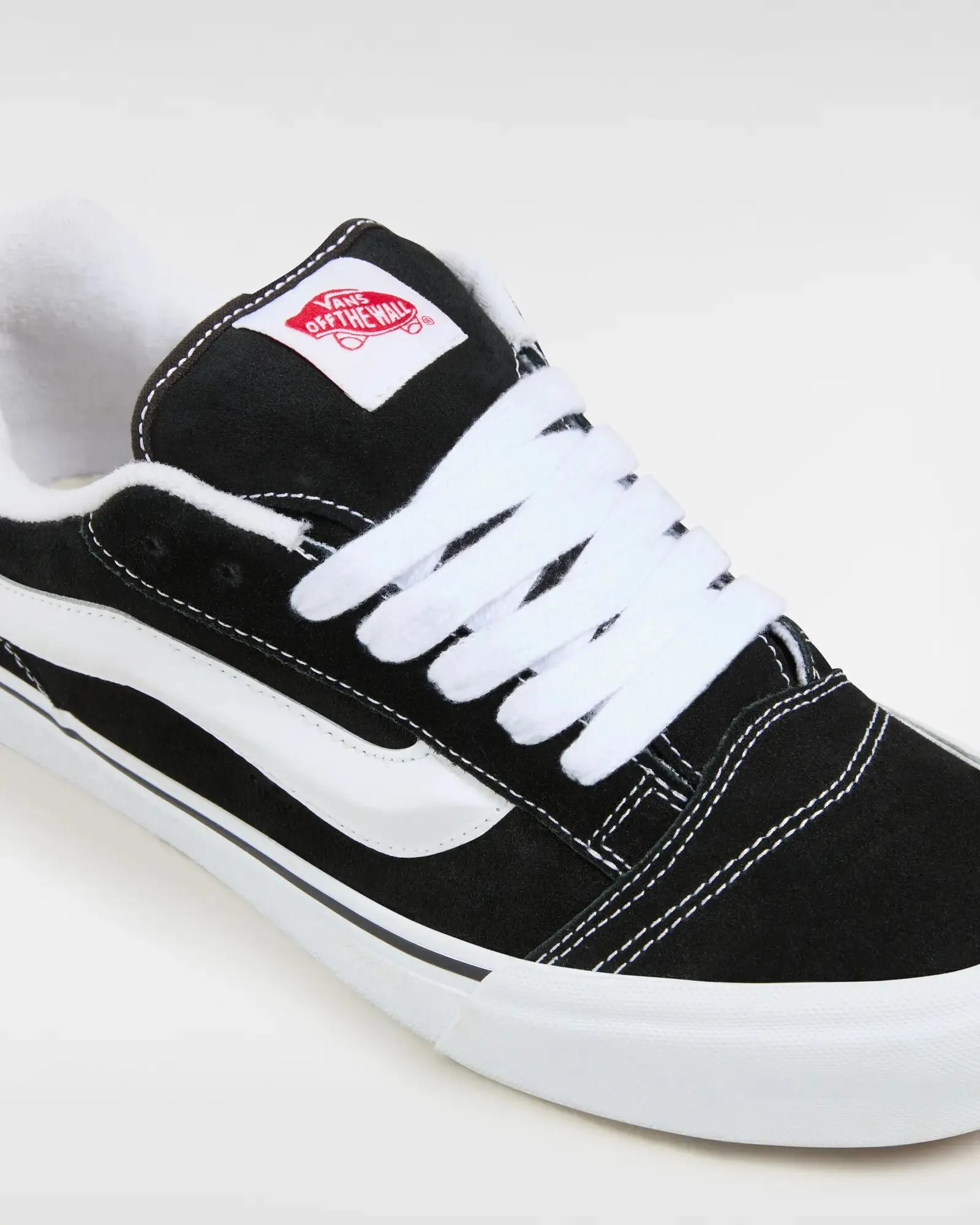 Knu Skool Schuhe in Schwarz & Reinweiß