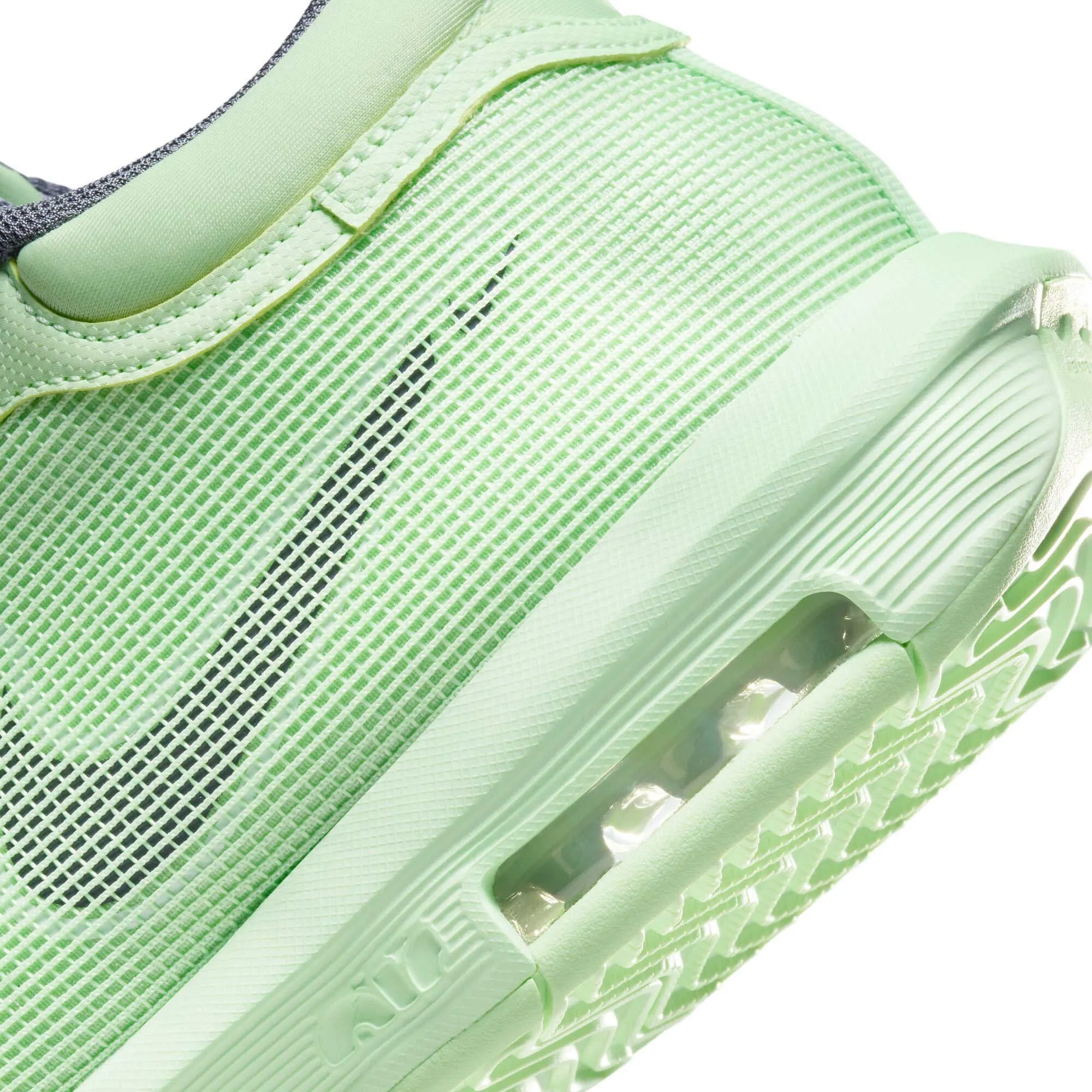 LeBron Witness 8 Herren-Basketballschuhe