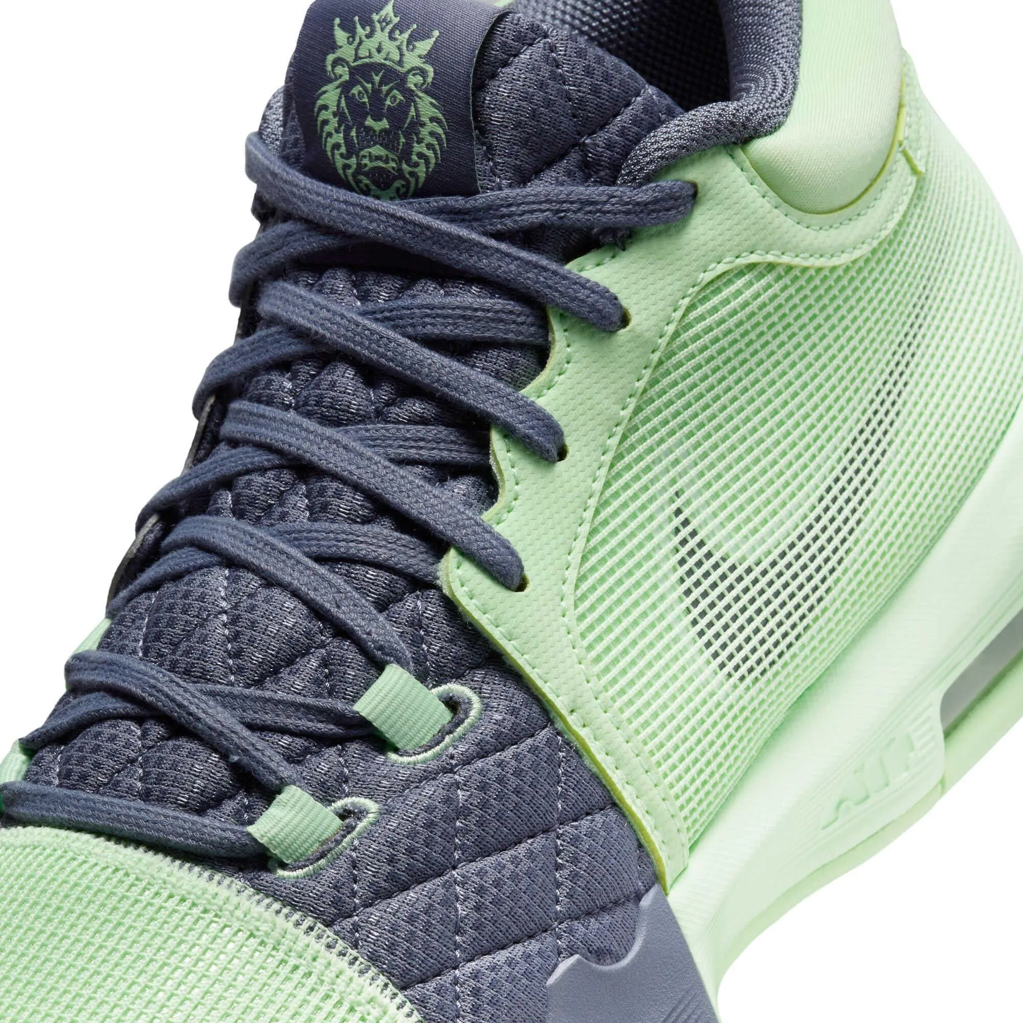 LeBron Witness 8 Herren-Basketballschuhe