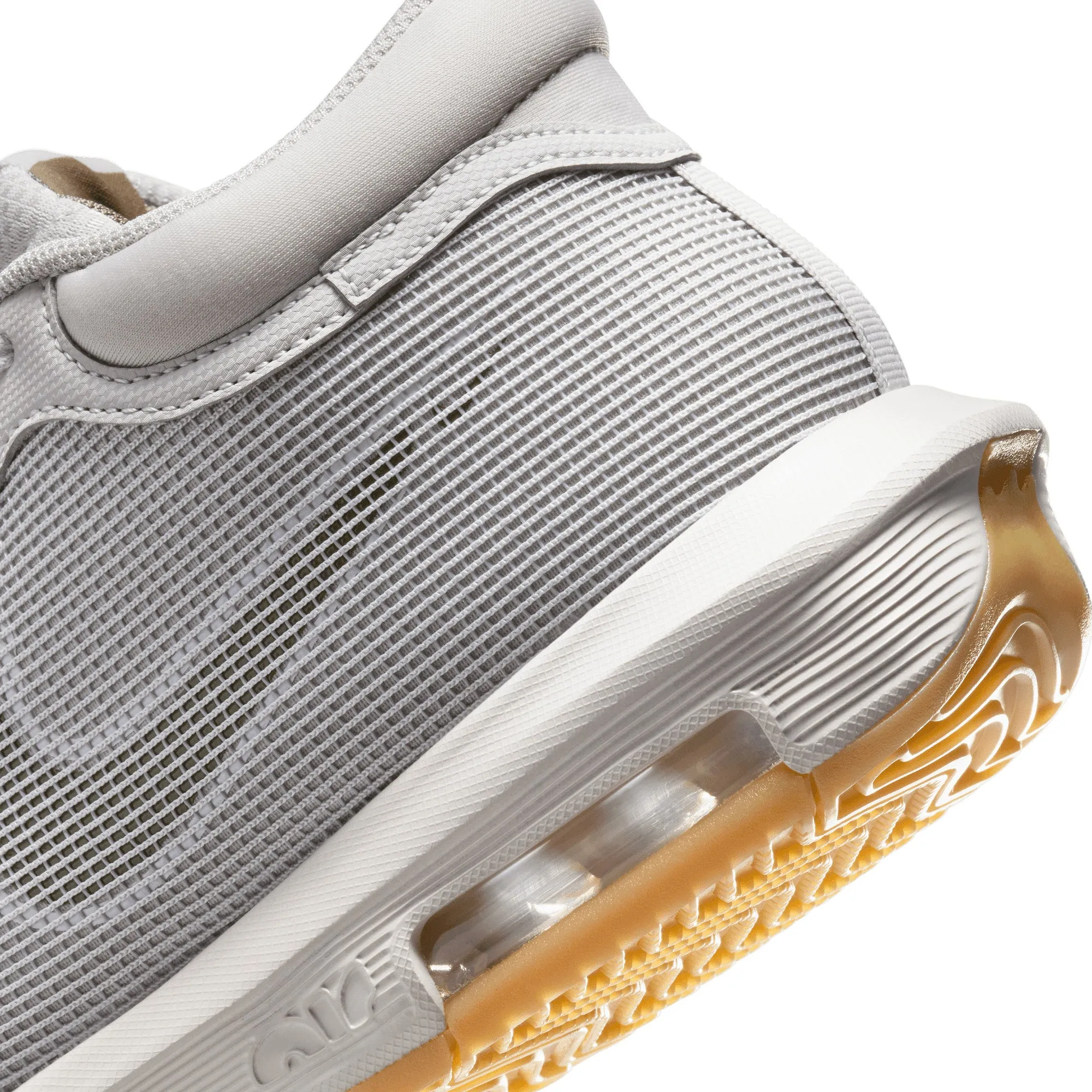 LeBron Witness 8 Herren-Basketballschuhe
