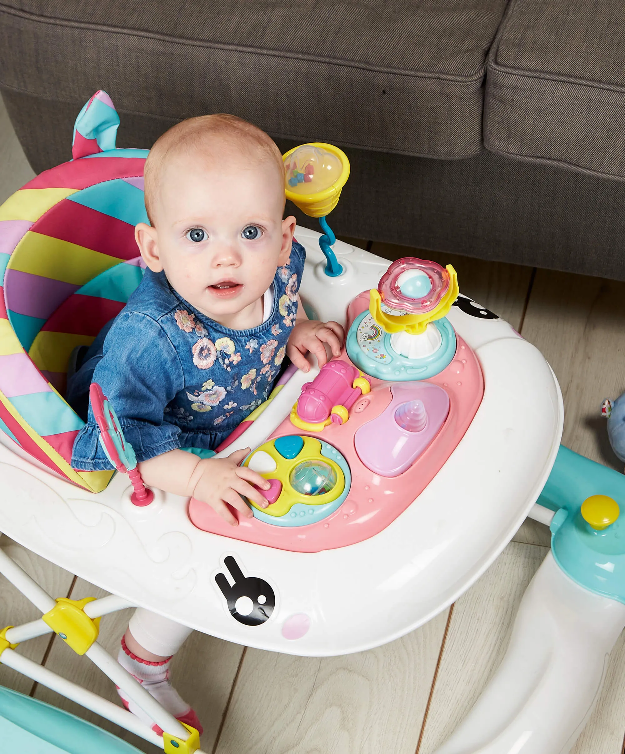 Mychild 2-in-1 Laufstall/Schaukelpferd - Regenbogen