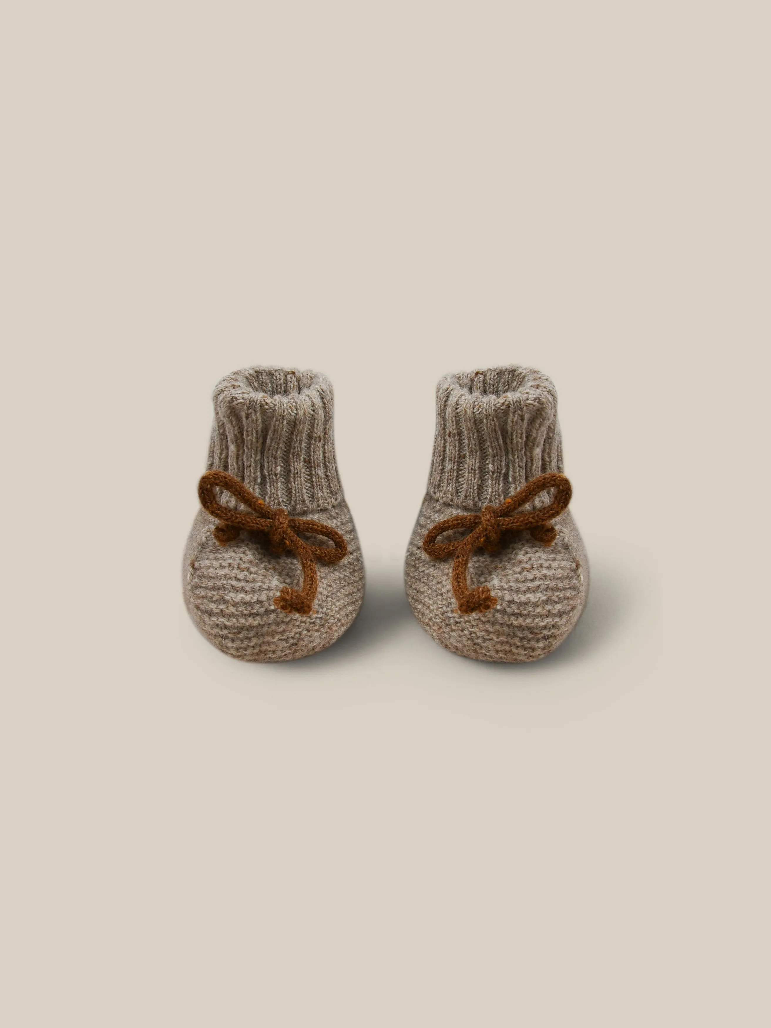Haferflocken-Wollstiefeletten mit Kastanienbändern