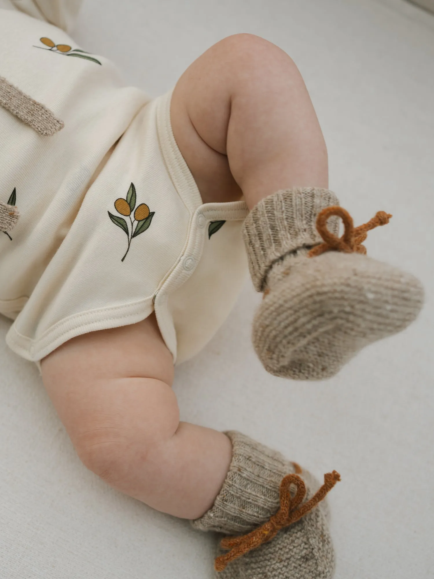 Haferflocken-Wollstiefeletten mit Pekannuss-Verschluss