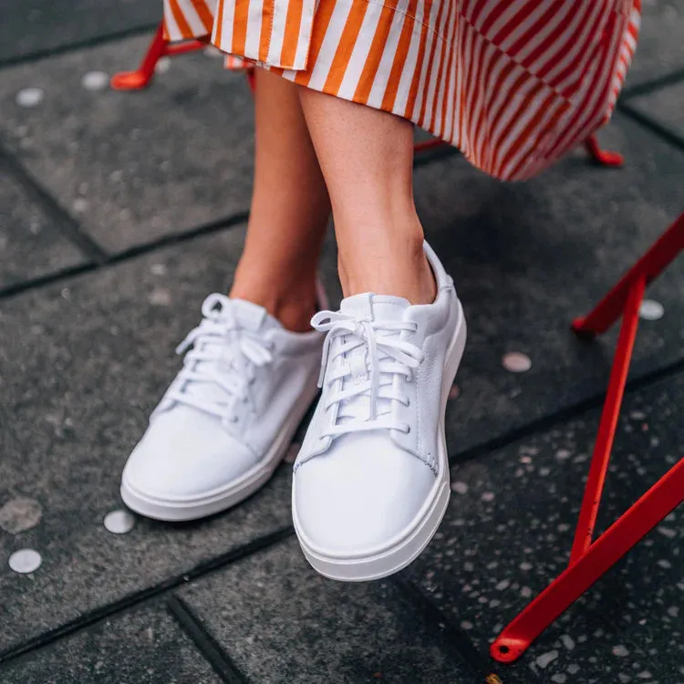OluKai Damen Pehuea Lī ‘Ili Sneaker in Leuchtendem Weiß
