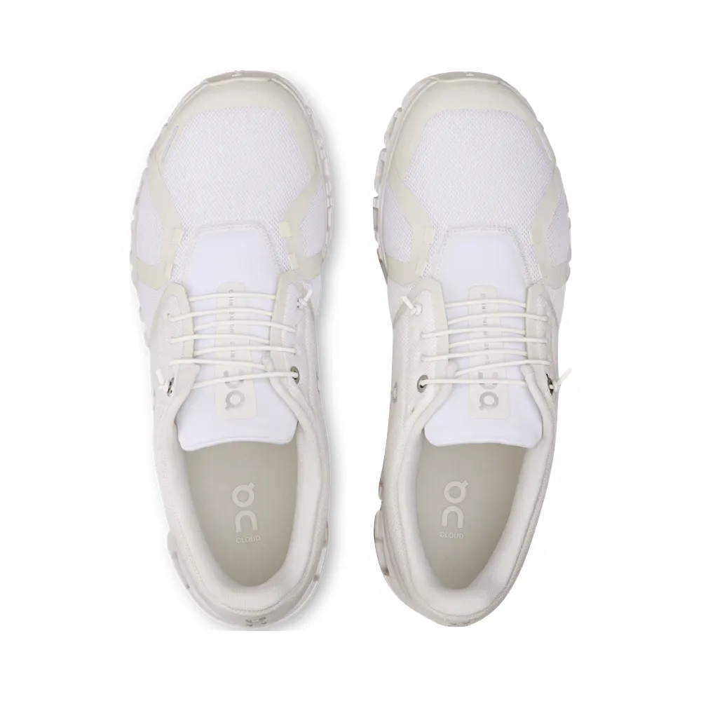 Zu den Women's Cloud 6 Sneakern in Weiß/Weiß