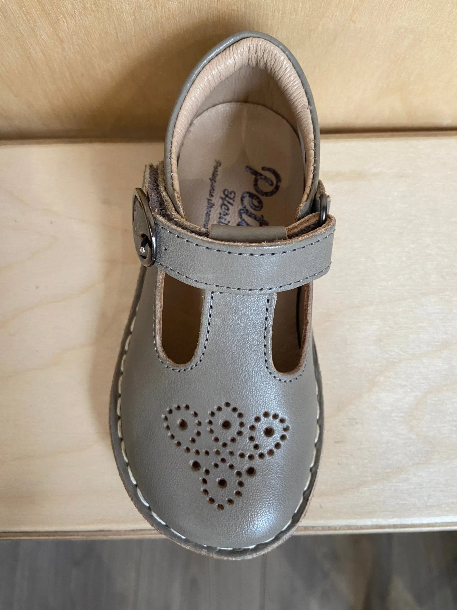 Petasil: Susy T-Bar Klettverschluss-Schuhe - Beton Roma