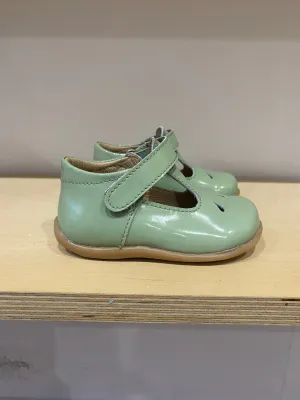 Petasil: Tia Patent T-Bar Mädchen Schuhe - Salbeigrün